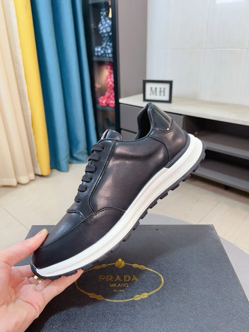 Men's shoes 💰420🌹🌹High-quality new Prada counters are launched simultaneously. The new men's shoes and 😘fabrics are selected from imported mesh and glue-spraying technology. Imported cowhide lining. 👍🏿High-end☄️Open-molded non-slip rubber outsole, exquisite lines, simple and elegant, comfortable and high-end for leisure travel. Code number: 38 to 44